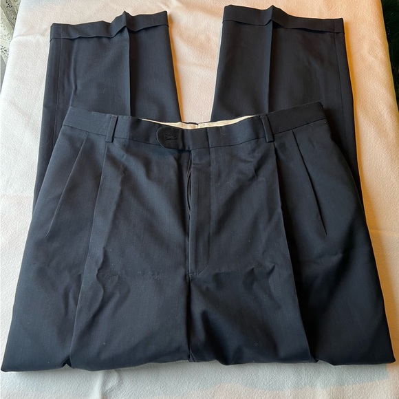 Claiborne suit - Picture 3 of 13